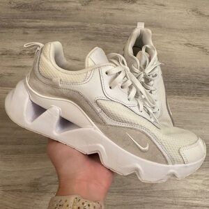 Nike RYZ 365 2 White Athletic Sneakers Workout shoes sneakers gym shoes size 9